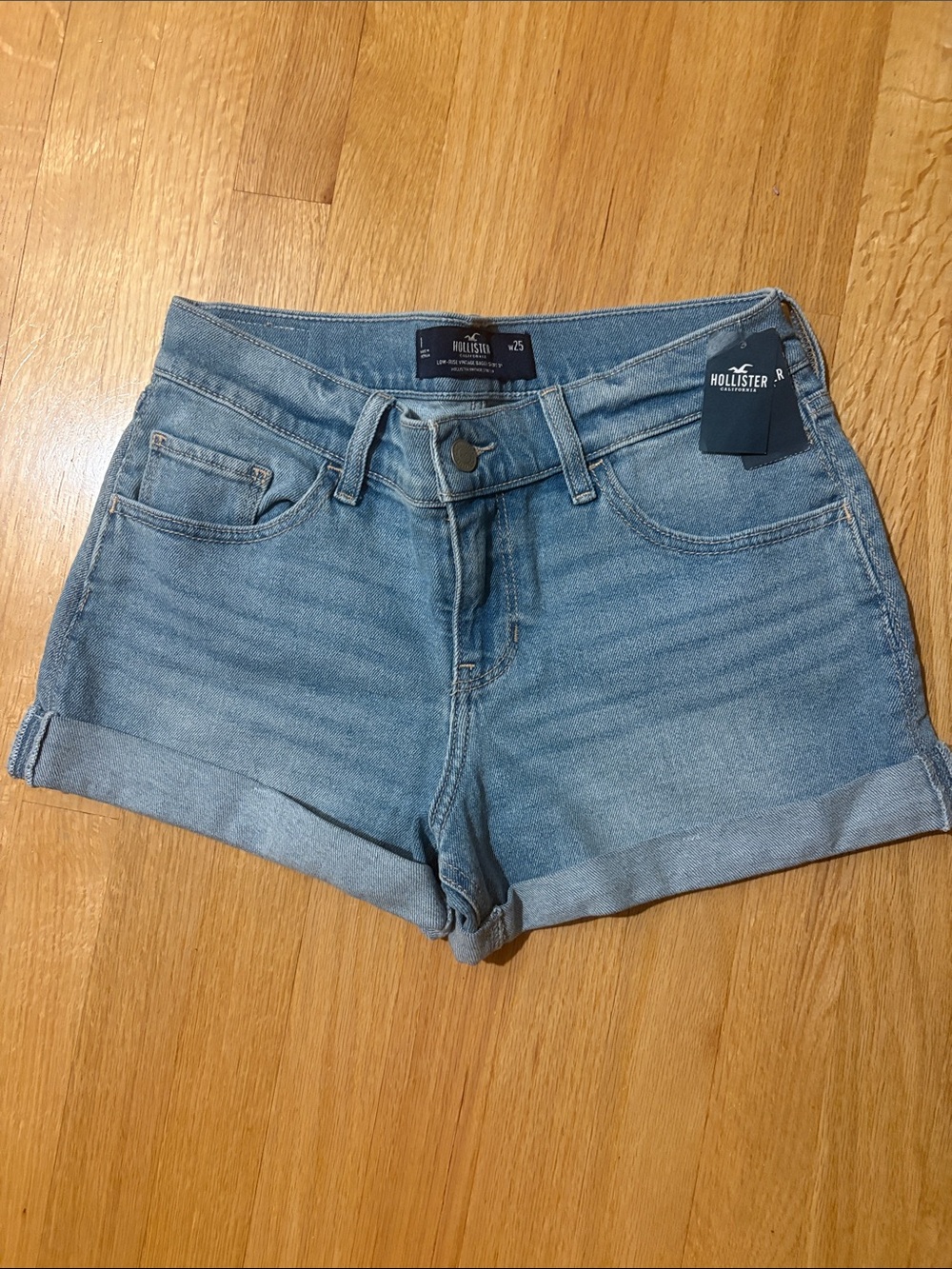 Hollister Light Wash Denim Roll-Cuff Shorts low-rise vintage baggy short 3”